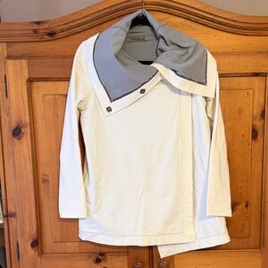 Lululemon Vintage Vinyasa Sweater 
Ivory and Gray Size 6 Great Condition
